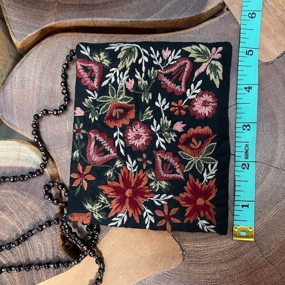 Embroidered Vintage Moyna coin purse. - Picture 6 of 7